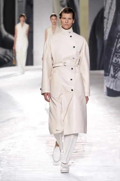 Look 22